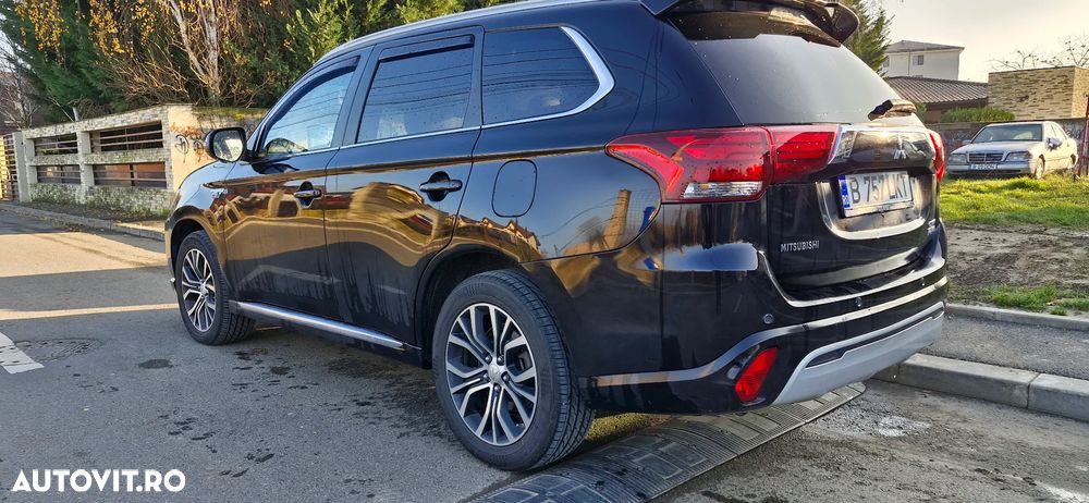 Mitsubishi Outlander PHEV 2.4 L 4X4 Instyle+ - 17