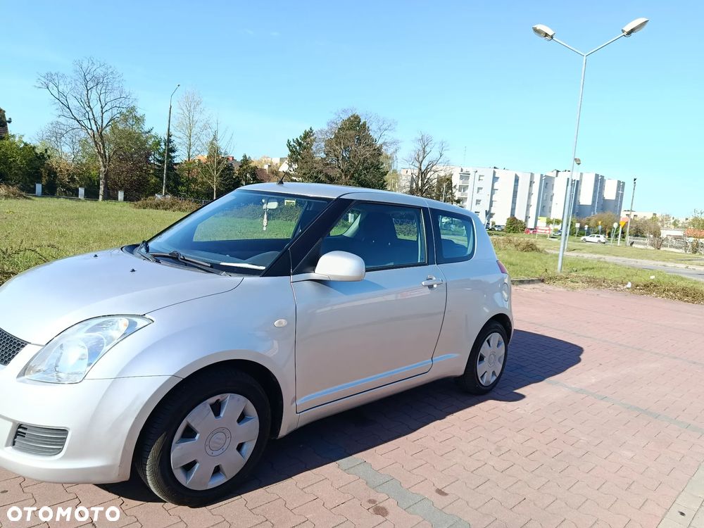 Suzuki Swift 1.3 Sakura - 1