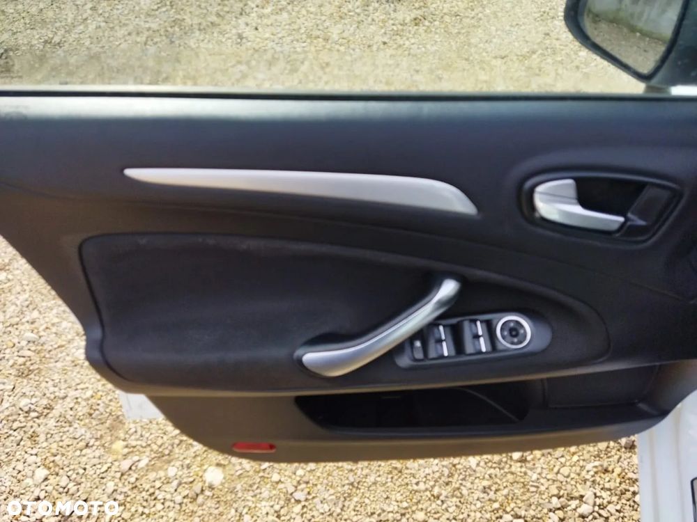 Ford Mondeo 2.0 TDCi Ambiente - 20