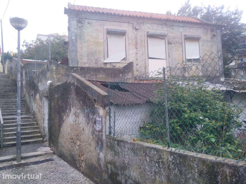Moradia T2 no Mesmo Terreno para Recuperar | Agualva-Cacém - Grande imagem: 3/5