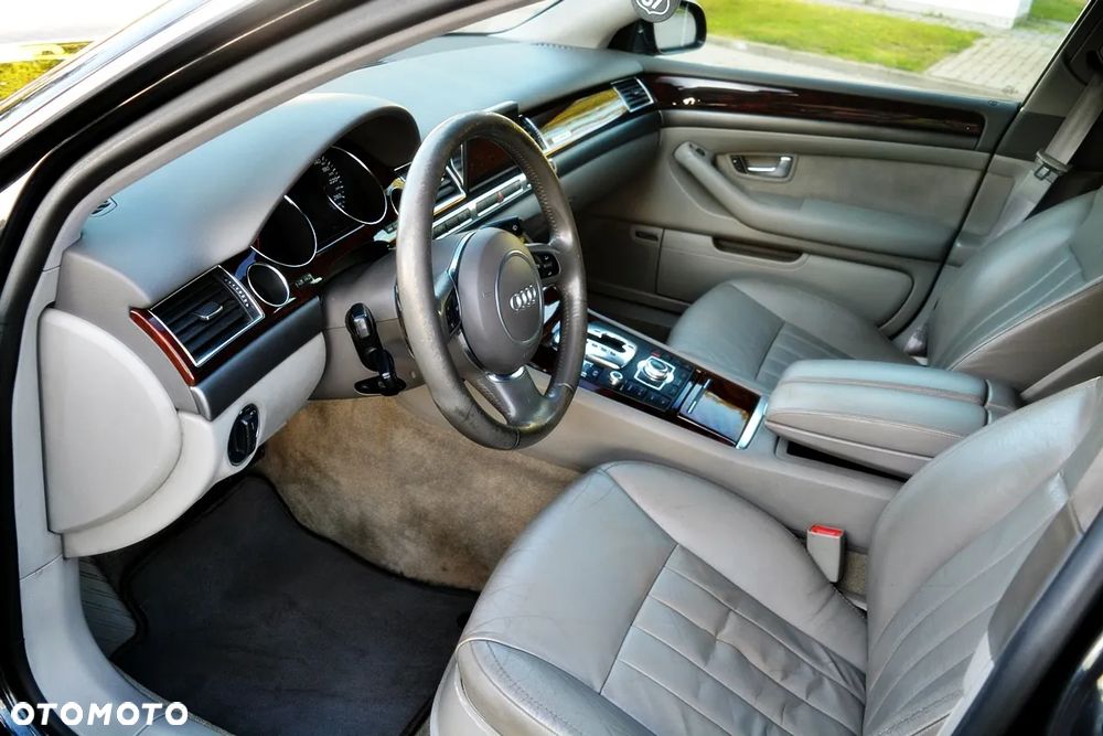 Audi A8 4.2 Quattro - 17