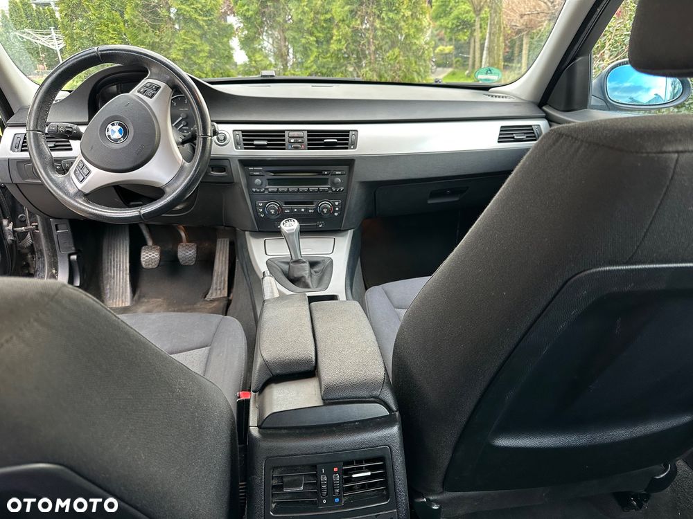BMW Seria 3 320d - 23