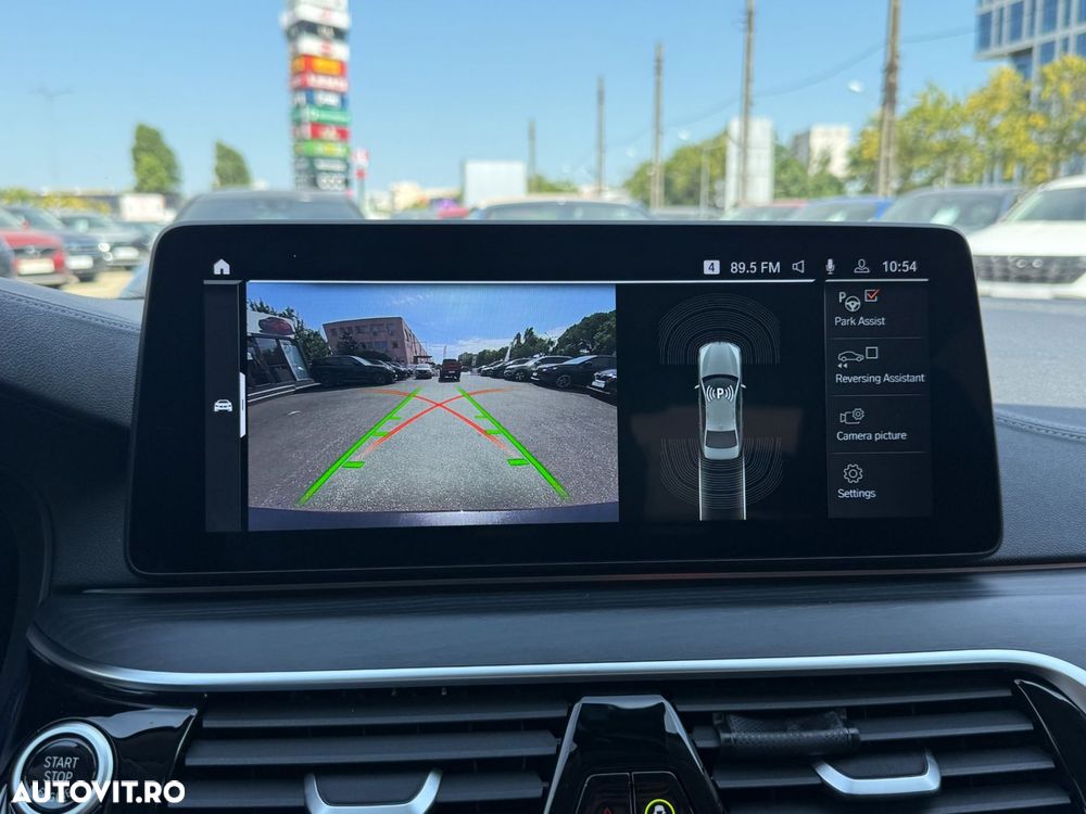 BMW Seria 5 530d xDrive AT MHEV - 29