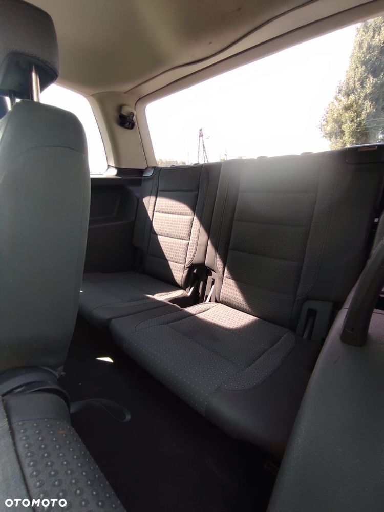 Volkswagen Touran - 9