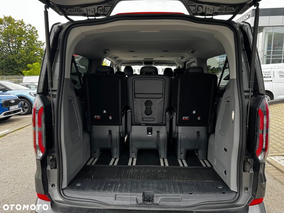 Ford Tourneo Custom - 24