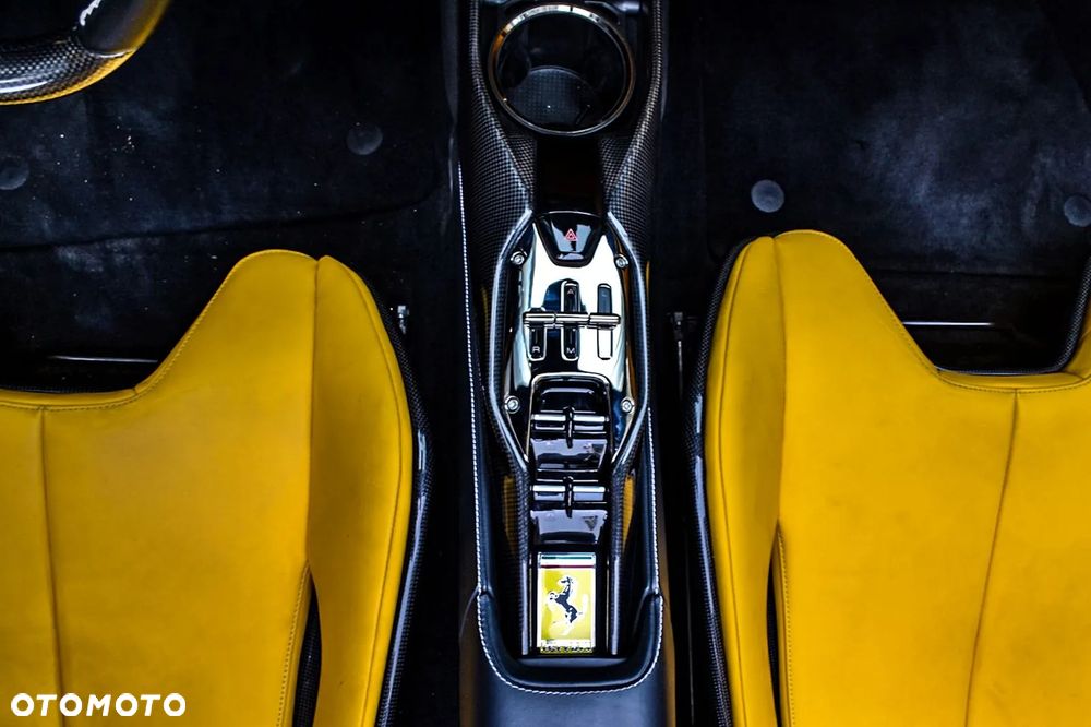 Ferrari SF90 Spider - 10