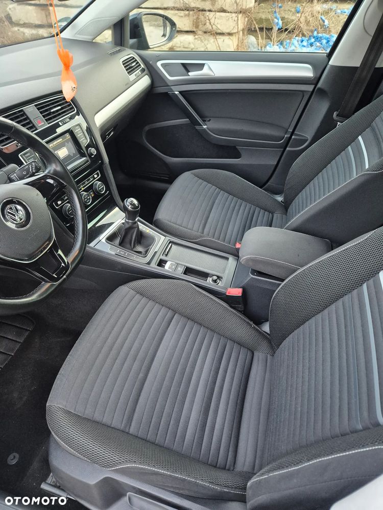 Volkswagen Golf 1.6 TDI BlueMotion Technology Cup - 24