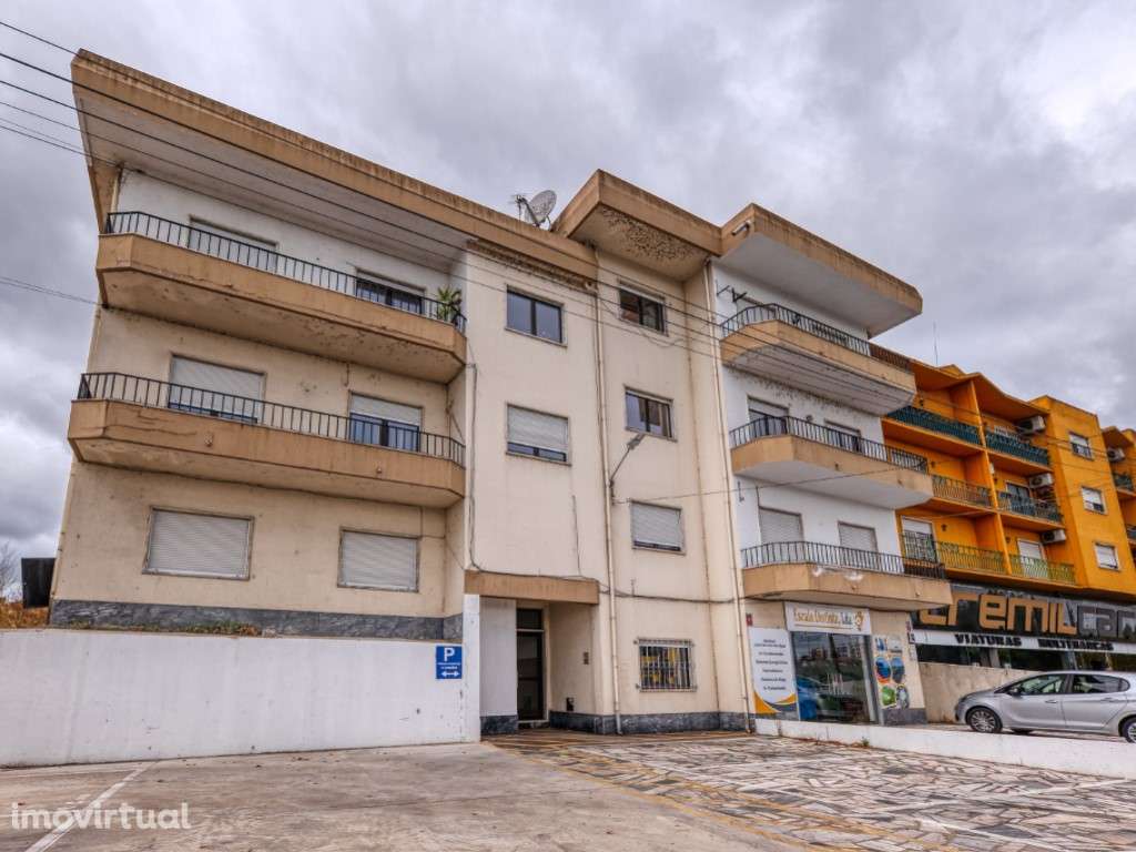 Prédio para Venda em Abrantes - 6 Apartamentos T3 + Loja Comercial - Grande imagem: 2/43