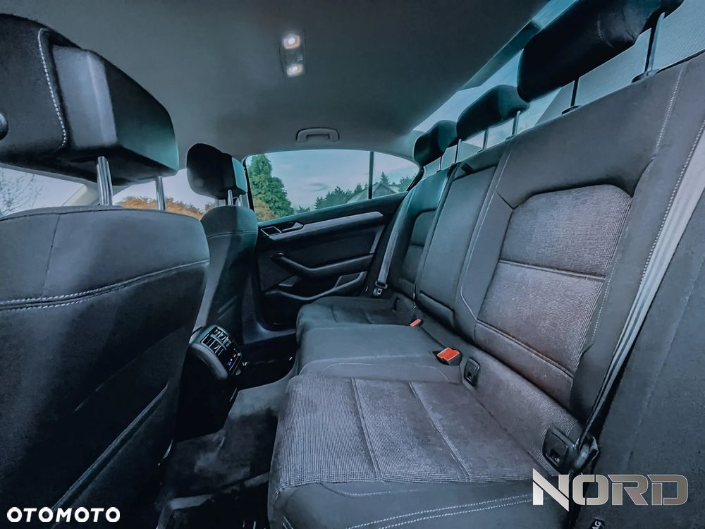 Volkswagen Passat 1.4 TSI BlueMotion Technology DSG Comfortline - 20