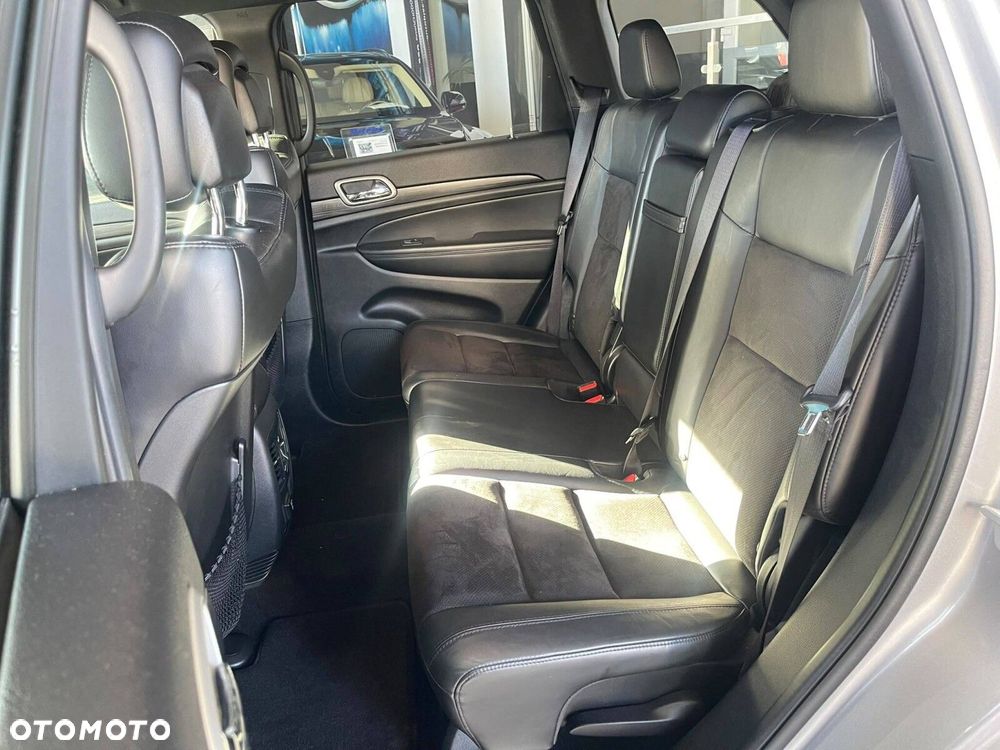 Jeep Grand Cherokee - 12