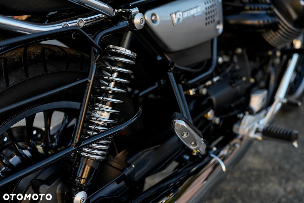 Moto Guzzi V9 - 10