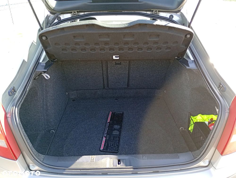 Skoda Octavia 1.6 Ambiente - 12