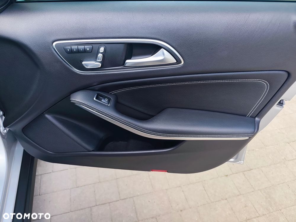 Mercedes-Benz GLA 250 7G-DCT - 17