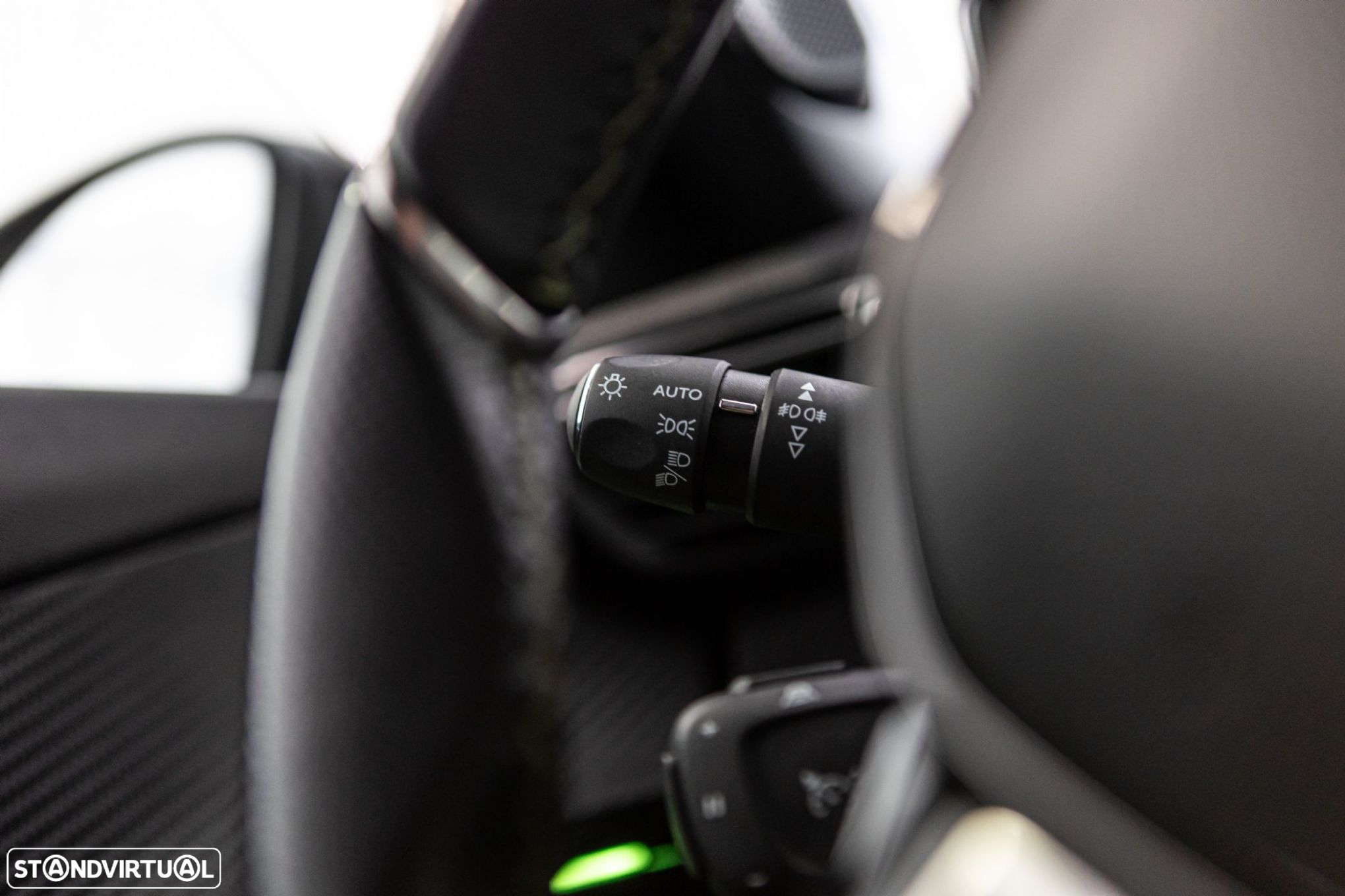 Peugeot e-2008 50 kWh GT - 17