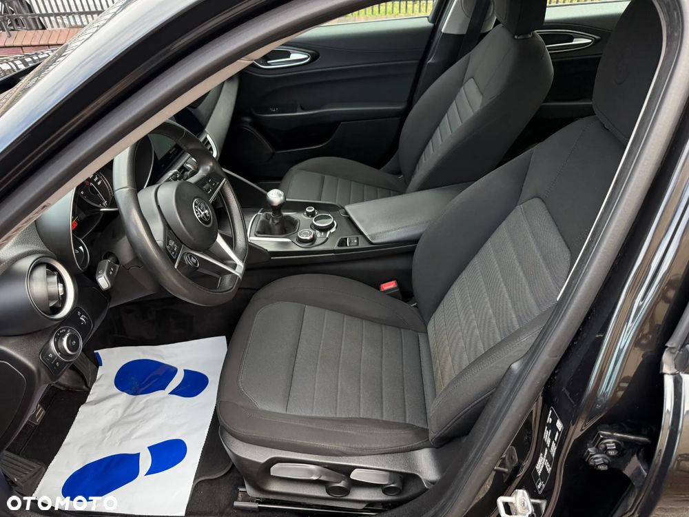 Alfa Romeo Giulia 2.2 D Turbo - 11