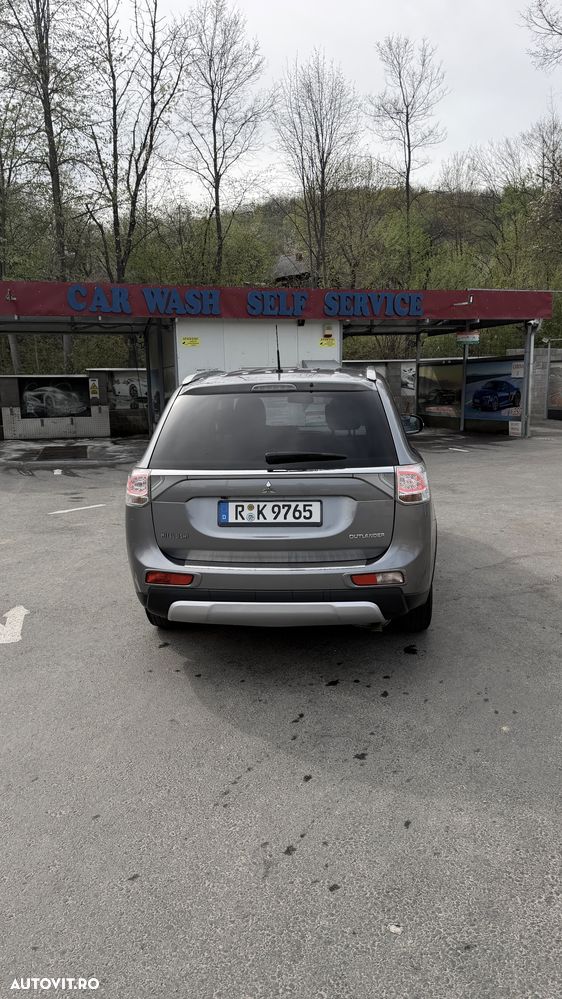 Mitsubishi Outlander - 6