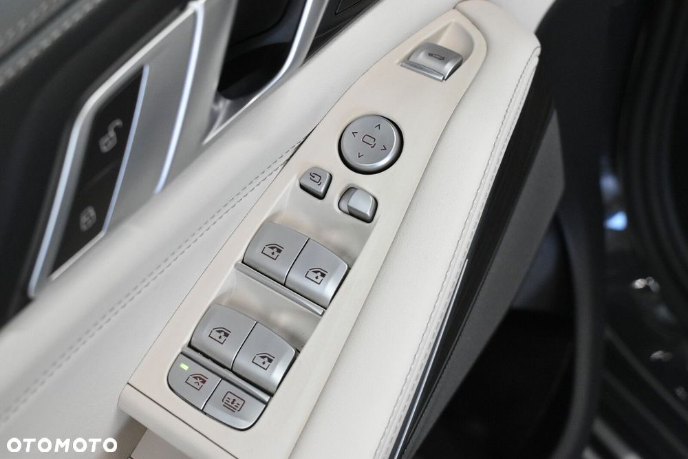 BMW X7 - 8