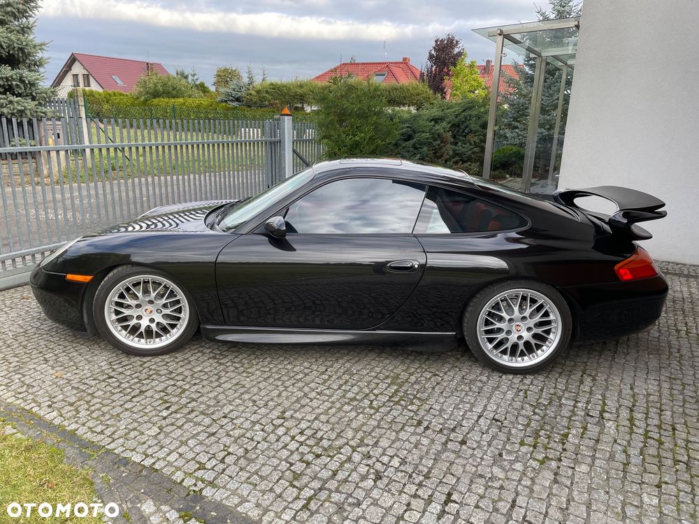 Porsche 911 Carrera - 2