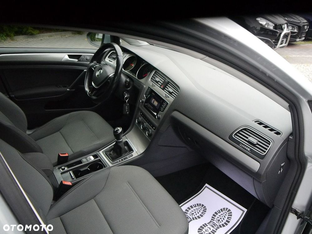 Volkswagen Golf 1.6 TDI BlueMotion Technology Comfortline - 23