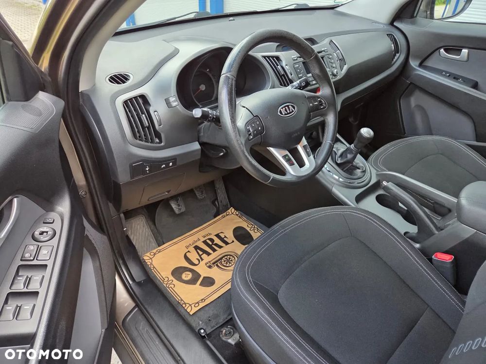 Kia Sportage 2.0 CVVT 2WD Attract - 12