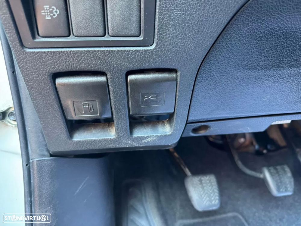 Toyota hilux 2.4 d-4d 4wd ce cm 3l - 12