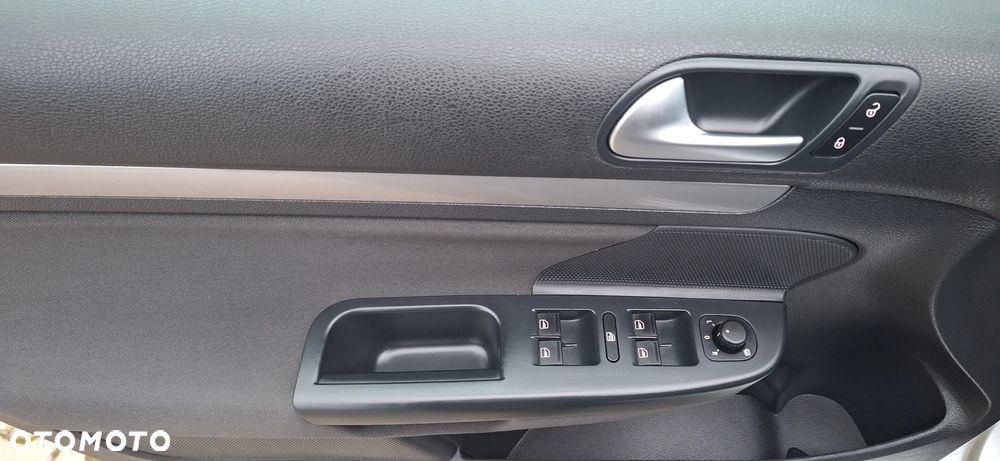 Volkswagen Golf VI 1.6 TDI BlueMot Comfortline DSG - 11