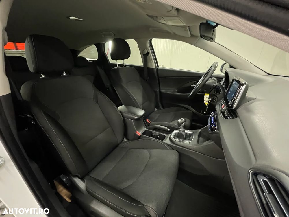 Hyundai i30 1.5 110CP M/T Highway - 11