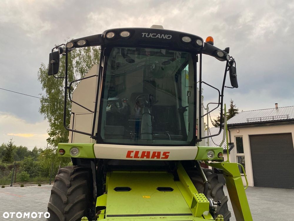 Claas Tucano 320 - 9