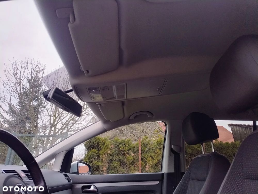 Volkswagen Touran 1.4 TSI Conceptline - 12