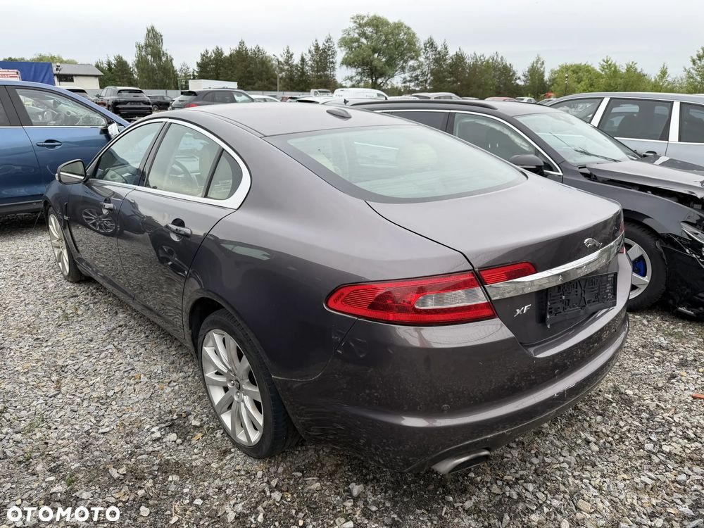 Jaguar XF 2.7 V6 D Premium Luxury - 12