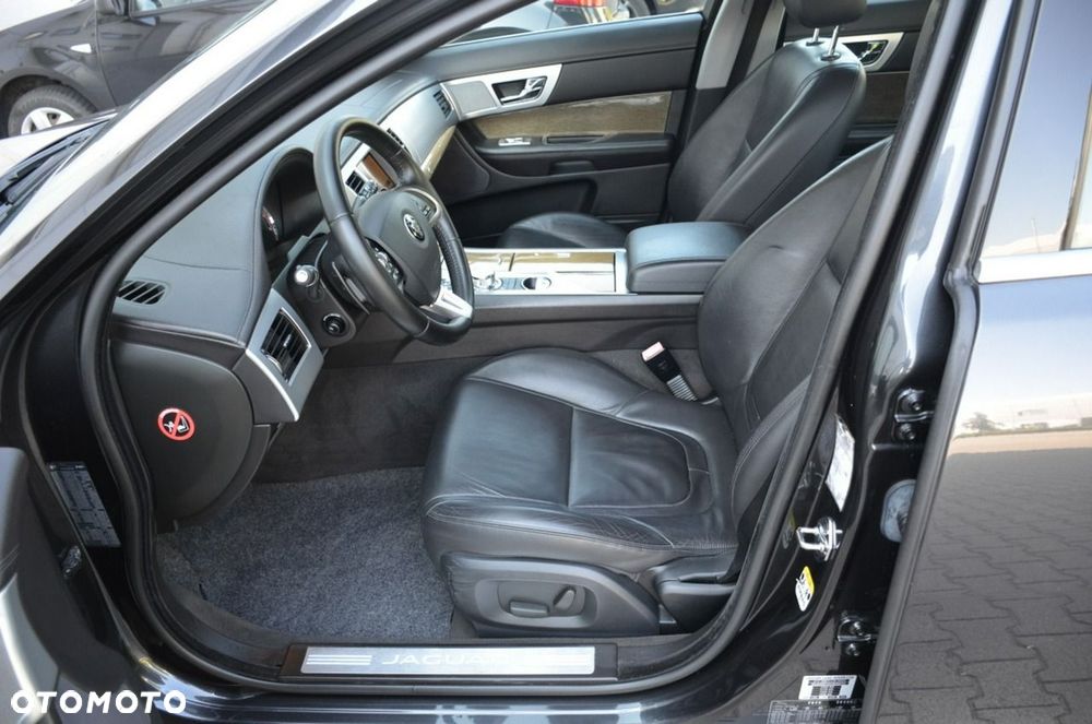 Jaguar XF - 20