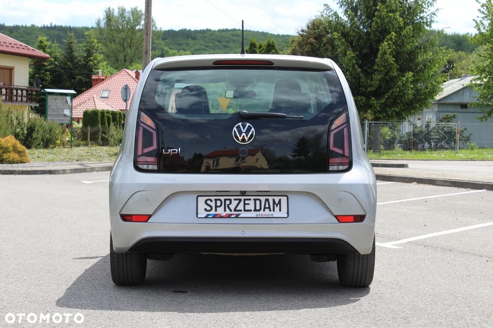 Volkswagen up! United - 12