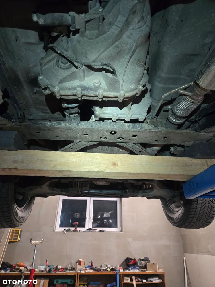 Nissan Pathfinder - 25