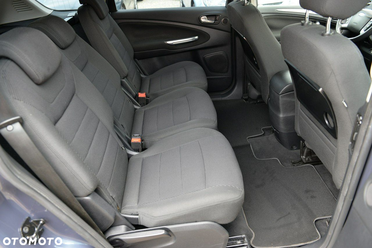 Ford S-Max - 12