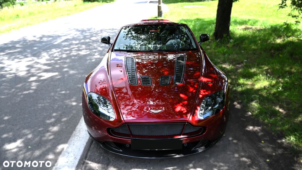 Aston Martin Vantage - 4
