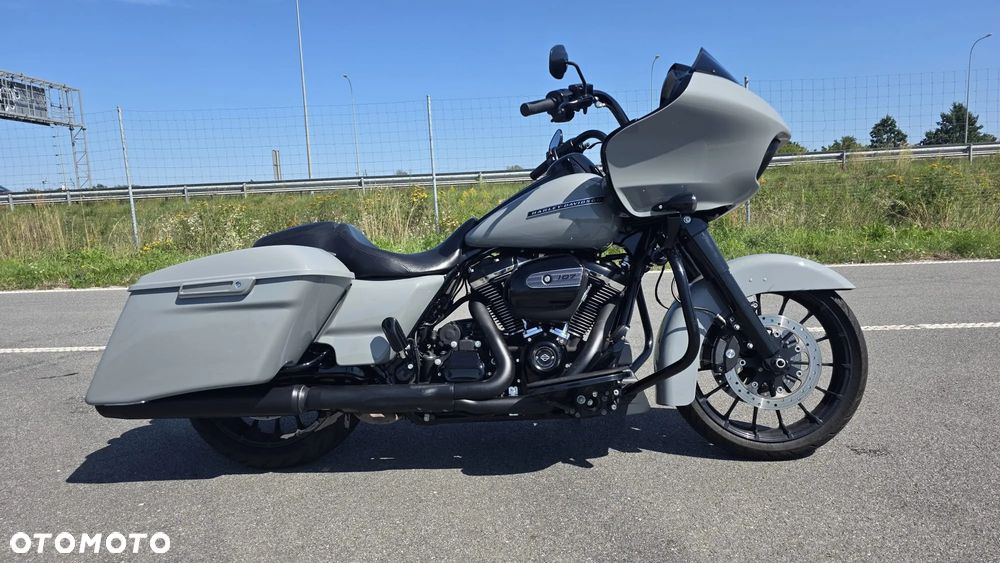 Harley-Davidson Touring Road Glide - 1
