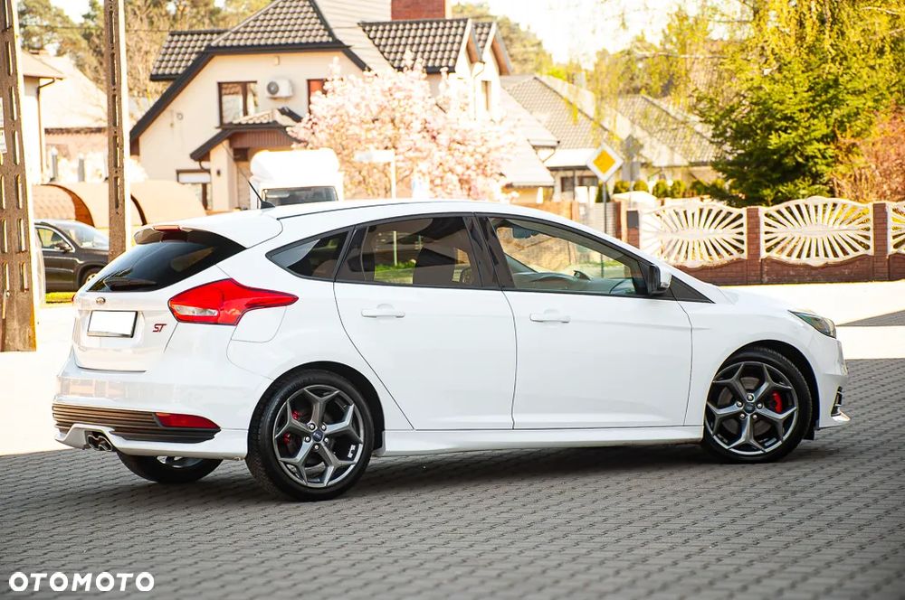 Ford Focus 2.0 TDCi ST mit Leder-Exclusiv-Paket - 13