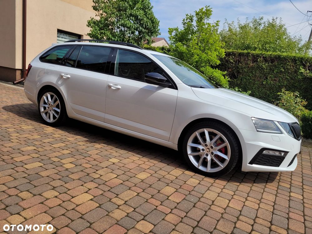 Skoda Octavia Combi 2.0 TDI DSG RS - 11