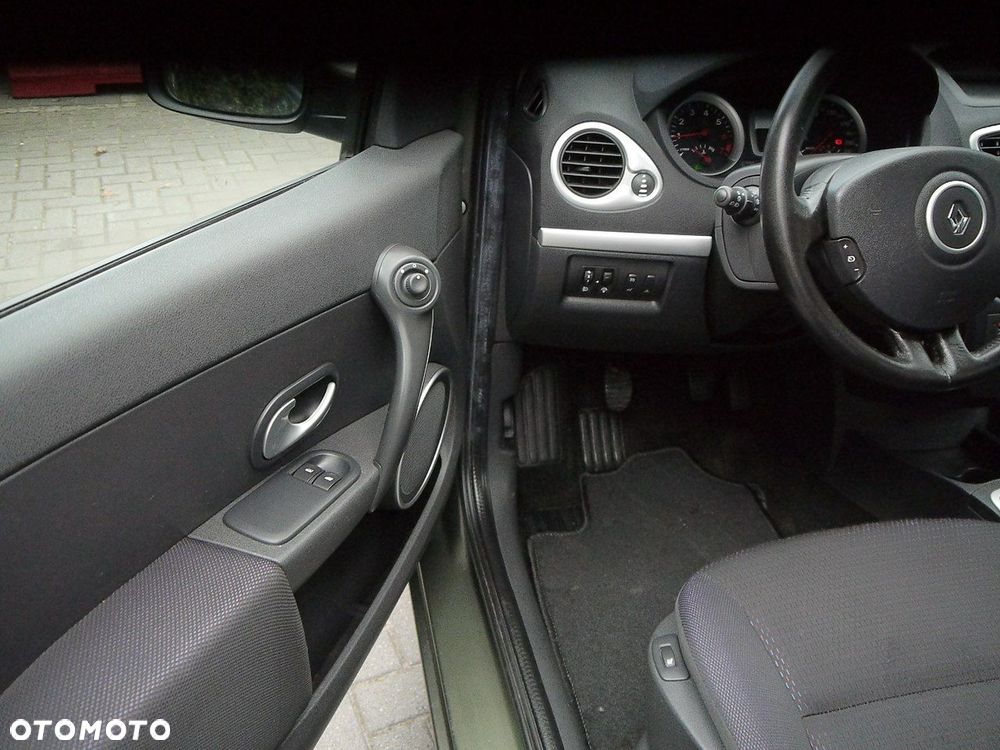 Renault Clio 1.2 16V TCE Alize Euro5 - 27