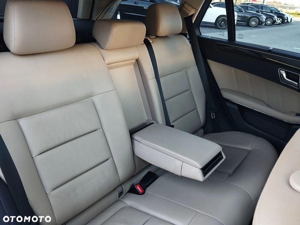 Mercedes-Benz Klasa E 250 CGI BlueEffICIENCY Avantgarde - 22