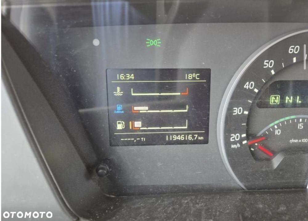 Volvo FH 500 XXL TELEWIZOR / KSENONY / FULL SPOJLERY / LAKIER METALIK / DŁUGA RAMA AKUMULATORY Z TYŁU / LAMPY LED / NAJWIĘKSZA KABINA XXL z TV / 2017 ROK !! - 25