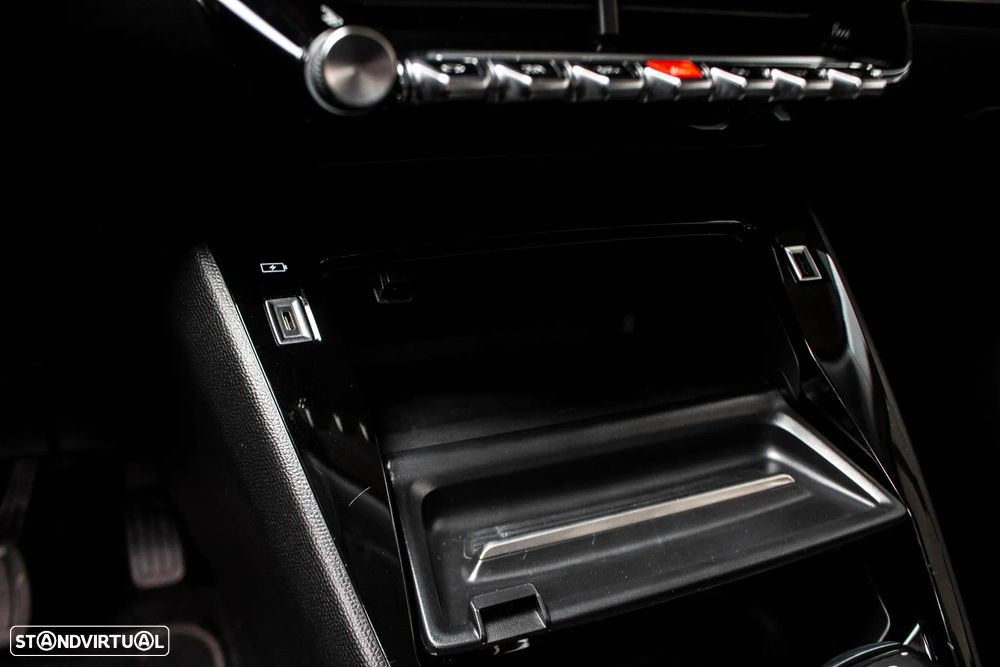 Peugeot 2008 1.2 PureTech Allure EAT8 - 21