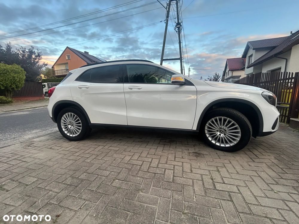 Mercedes-Benz GLA 200 d 7G-DCT - 3