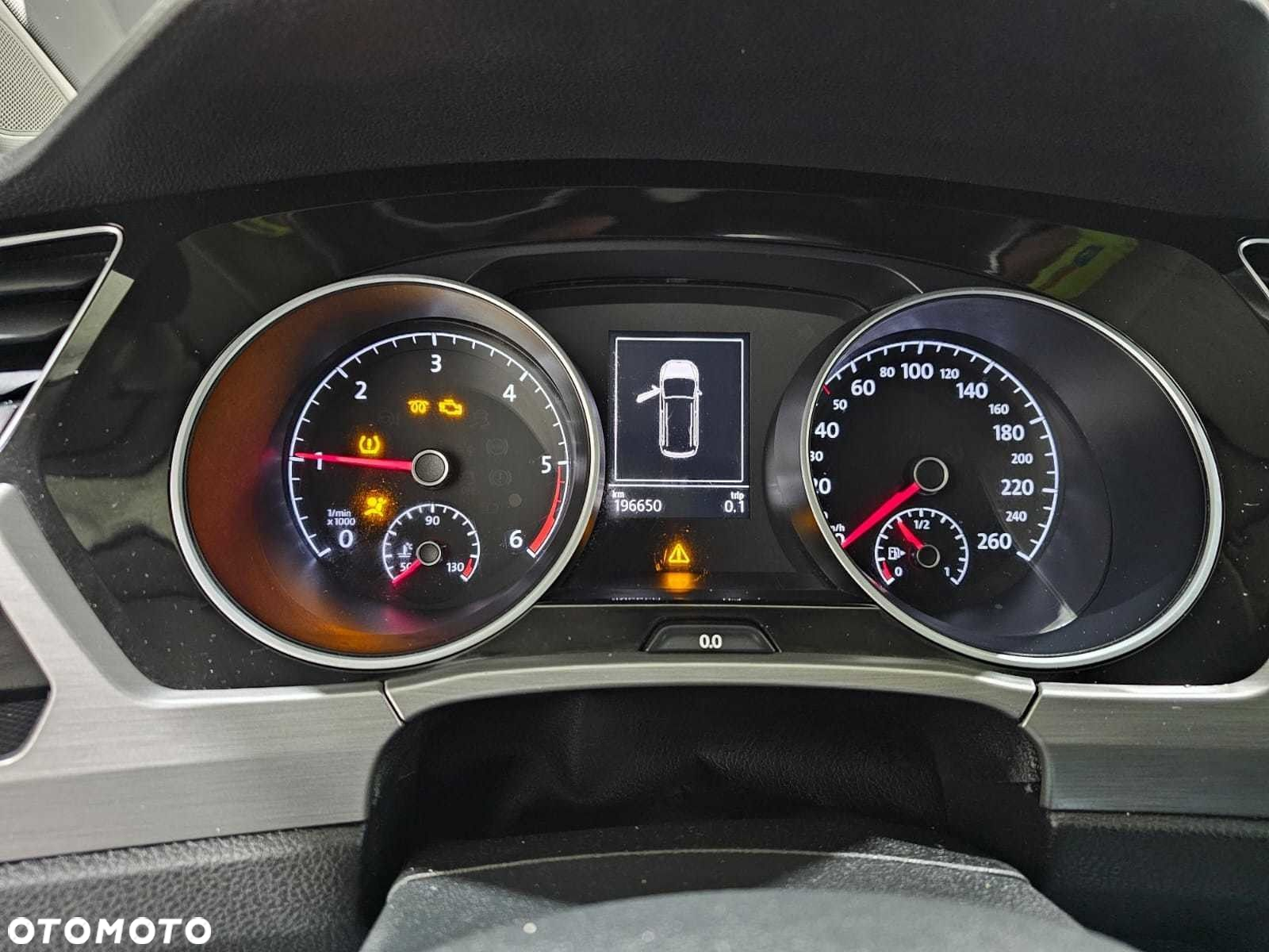 Volkswagen Touran - 11