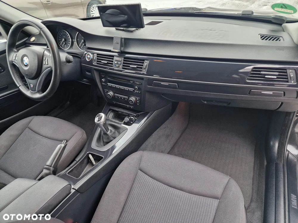BMW Seria 3 318d DPF - 13