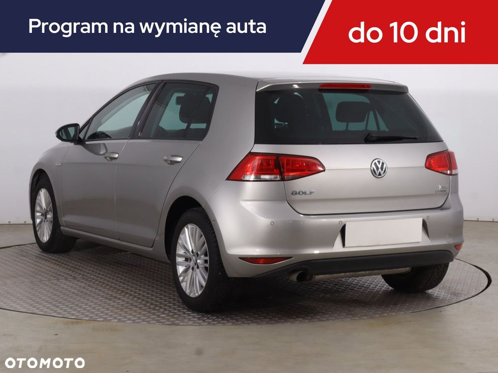 Volkswagen Golf - 6