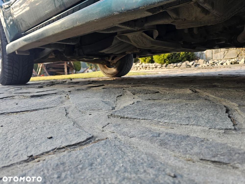 Mitsubishi Pajero - 32