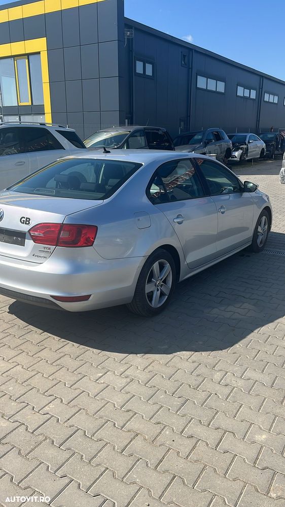 Dezmembram Volkswagen Jetta 1.6 diesel din 2012 - 2