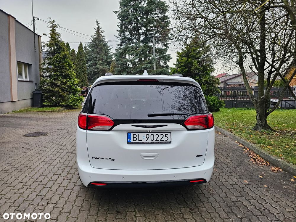 Chrysler Pacifica - 6