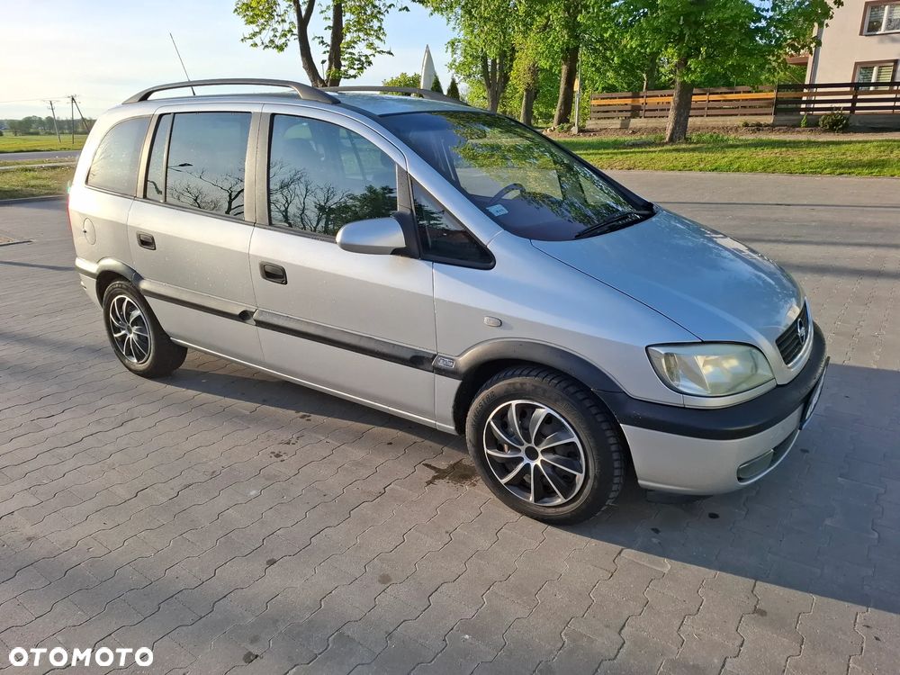 Opel Zafira 2.2 - 1